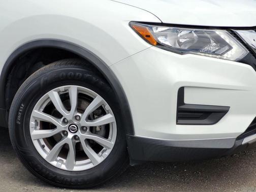 Glacier White 2020 Nissan Rogue SV