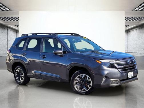 Magnetite Gray Metallic 2025 Subaru Forester Premium