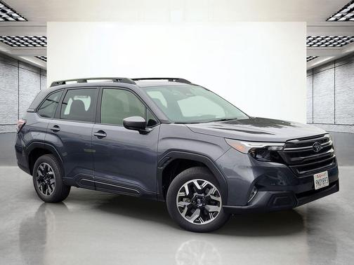 Magnetite Gray Metallic 2025 Subaru Forester Premium