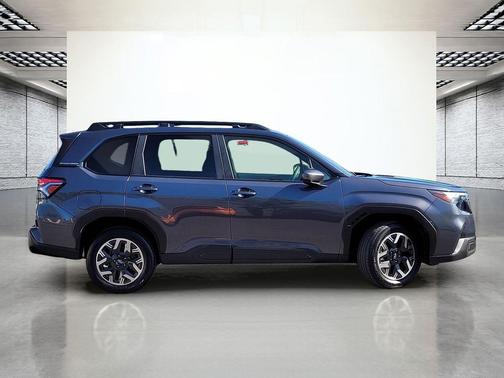 Magnetite Gray Metallic 2025 Subaru Forester Premium