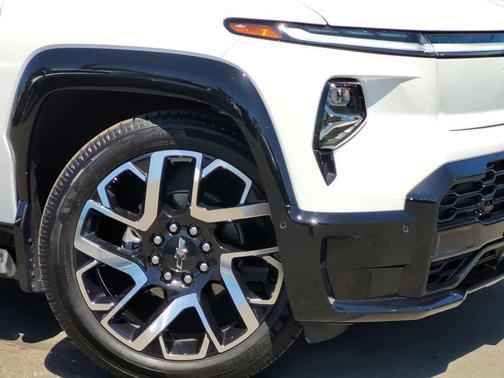 Summit White 2024 Chevrolet Silverado EV First-Edition RST 4WD