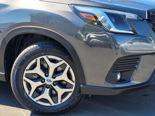 Magnetite Gray Metallic 2024 Subaru Forester Premium