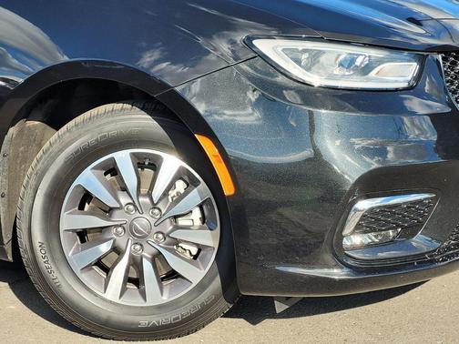 2023 Chrysler Pacifica Hybrid Limited