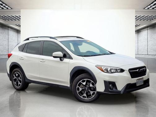 Crystal White Pearl 2019 Subaru Crosstrek 2.0i Premium