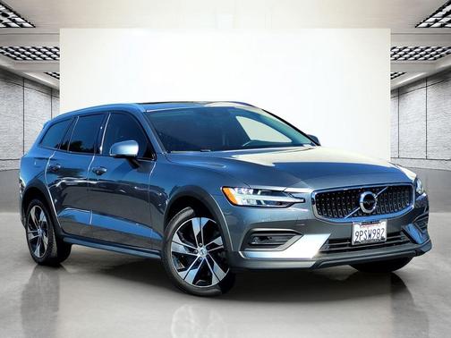 Osmium Grey Metallic 2021 Volvo V60 Cross Country T5