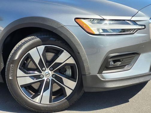 Osmium Grey Metallic 2021 Volvo V60 Cross Country T5