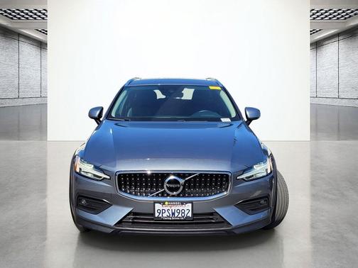 Osmium Grey Metallic 2021 Volvo V60 Cross Country T5