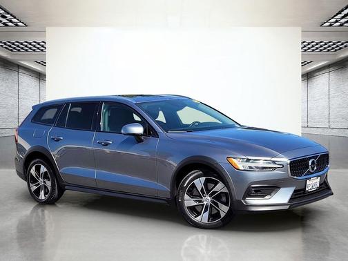 Osmium Grey Metallic 2021 Volvo V60 Cross Country T5
