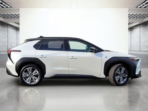 Cosmic White Pearl 2-Tone 2023 Subaru Solterra Touring