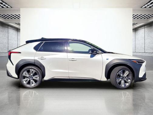 Cosmic White Pearl 2-Tone 2023 Subaru Solterra Touring