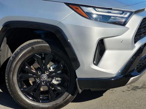 2024 Toyota RAV4 Hybrid SE