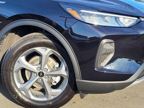 AGATE BLACK METALLIC 2025 Ford Escape ST-Line