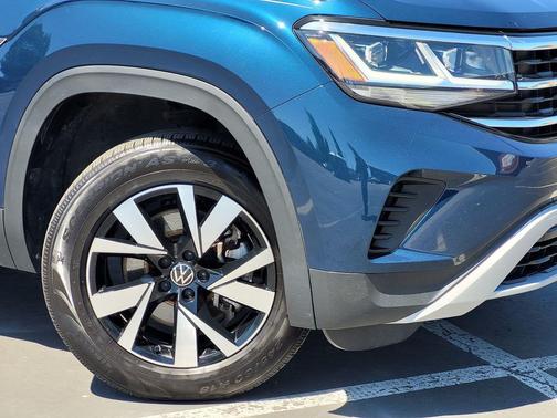 Tourmaline Blue Metallic 2022 Volkswagen Atlas Cross Sport 2.0T SE