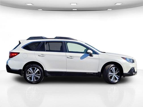 Crystal White Pearl 2019 Subaru Outback 2.5i Limited