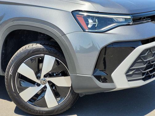 Platinum Gray Metallic 2025 Volkswagen Taos 1.5T S