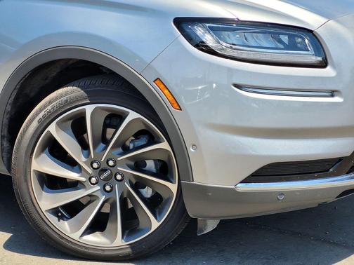 SILVER RADIANCE MET CC 2023 Lincoln Nautilus Reserve