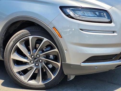 SILVER RADIANCE MET CC 2023 Lincoln Nautilus Reserve