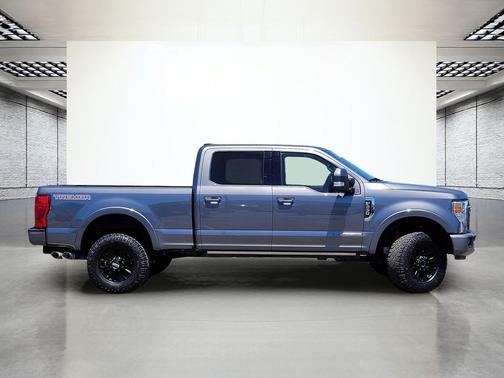 CARBONIZED GRAY 2022 Ford F-250 Lariat