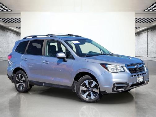 Ice Silver Metallic 2017 Subaru Forester 2.5i Limited