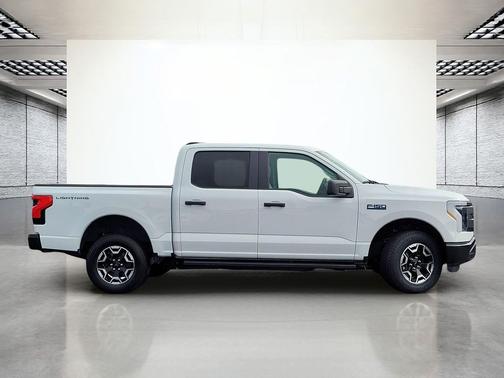 2024 Ford F-150 Lightning Pro