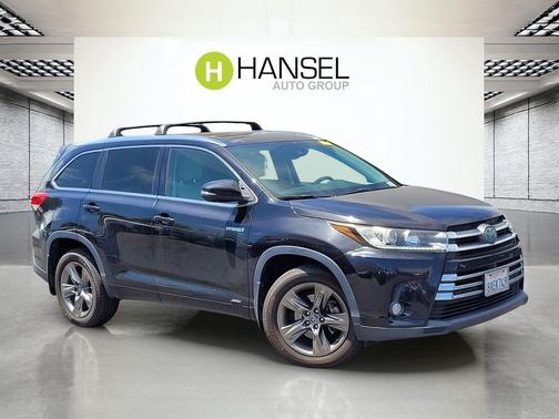 Midnight Black Metallic 2017 Toyota Highlander Hybrid Platinum