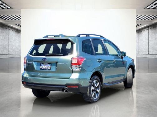 Jasmine Green Metallic 2018 Subaru Forester 2.5i Limited