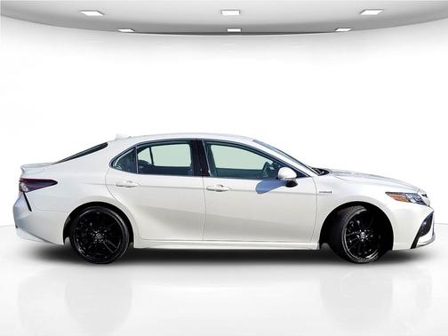 Wind Chill Pearl 2021 Toyota Camry XSE