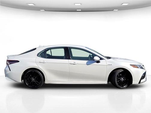 Wind Chill Pearl 2021 Toyota Camry XSE