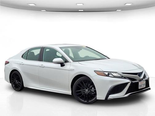 Wind Chill Pearl 2021 Toyota Camry XSE