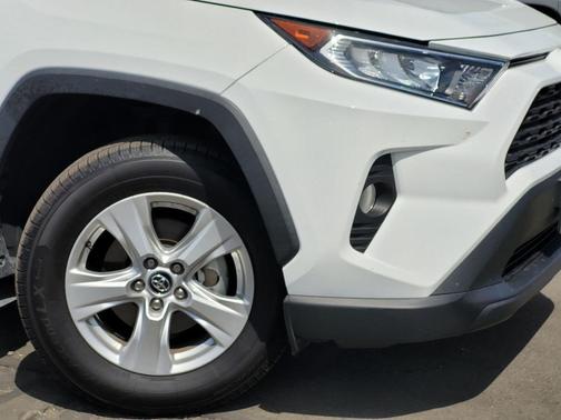 Super White 2020 Toyota RAV4 XLE