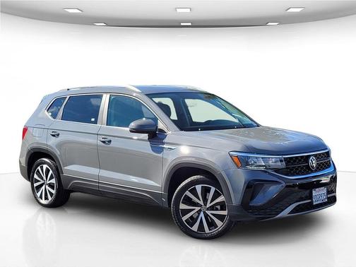 Pure Gray 2022 Volkswagen Taos 1.5T SE
