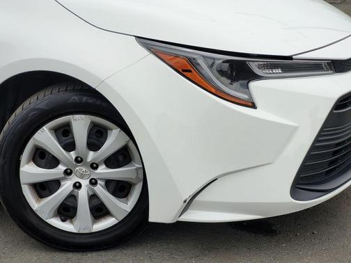 Ice Cap 2023 Toyota Corolla LE