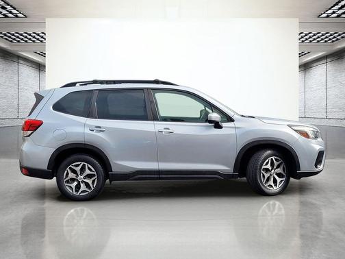 Ice Silver Metallic 2019 Subaru Forester Premium