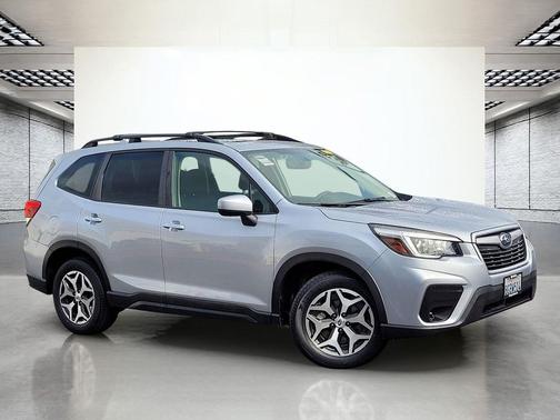 Ice Silver Metallic 2019 Subaru Forester Premium