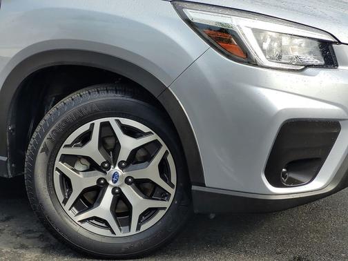 Ice Silver Metallic 2019 Subaru Forester Premium