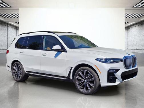 Mineral White Metallic 2022 BMW X7 xDrive40i