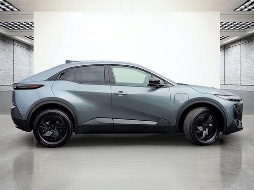 Coastal Wolf Gray Metallic 2026 Subaru Uncharted Premium