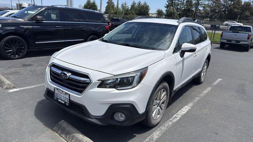 Crystal White Pearl 2018 Subaru Outback 2.5i Premium