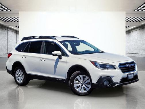 Crystal White Pearl 2018 Subaru Outback 2.5i Premium