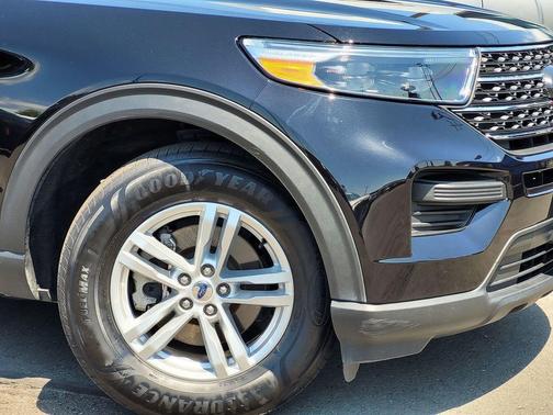 AGATE BLACK METALLIC 2022 Ford Explorer XLT