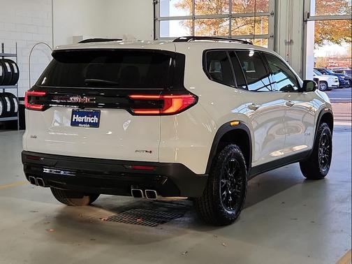2024 GMC Acadia AWD AT4