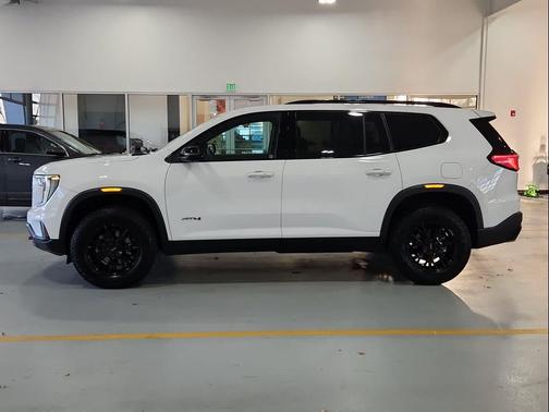2024 GMC Acadia AWD AT4