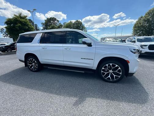 Iridescent Pearl Tricoat 2021 Chevrolet Suburban LT
