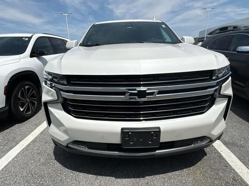 Iridescent Pearl Tricoat 2021 Chevrolet Suburban LT