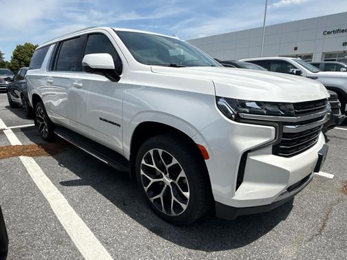 Iridescent Pearl Tricoat 2021 Chevrolet Suburban LT