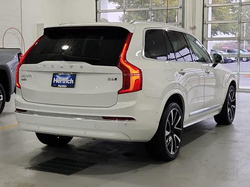 2023 Volvo XC90 B6 Plus 7-Seater