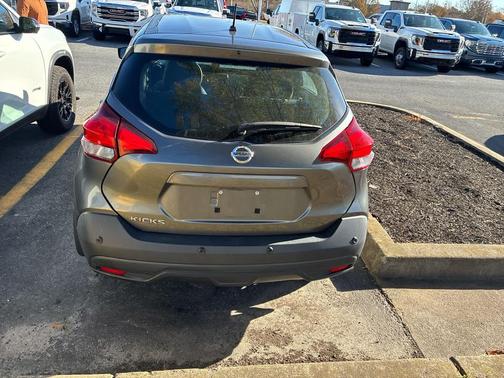 2020 Nissan Kicks S