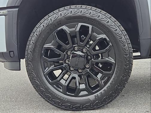 Glacier White Tricoat 2026 GMC Sierra 2500 Denali