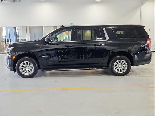 2024 Chevrolet Suburban LT