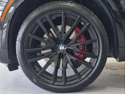 Black Sapphire Metallic 2025 BMW X5 xDrive40i